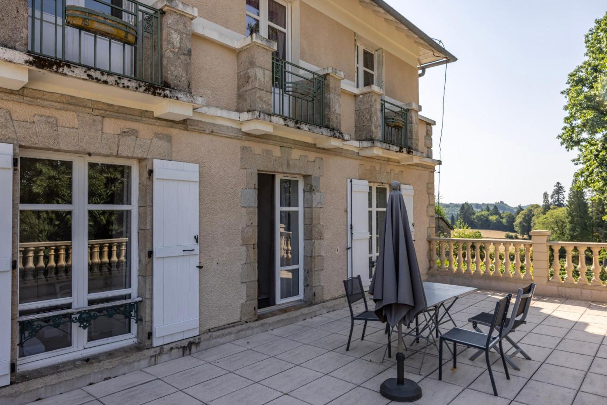 Domaine De La Clauzure Hotel La Roche-Canillac Exterior foto