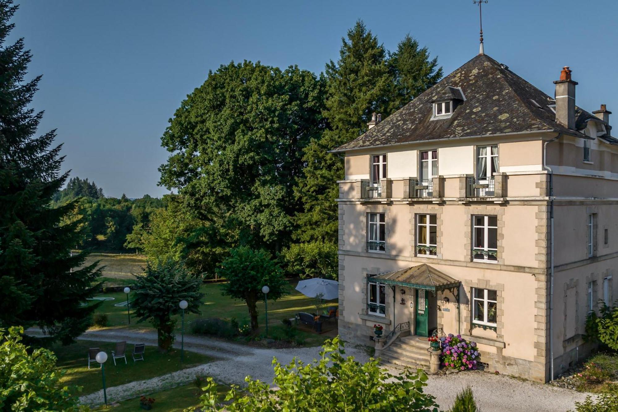 Domaine De La Clauzure Hotel La Roche-Canillac Exterior foto